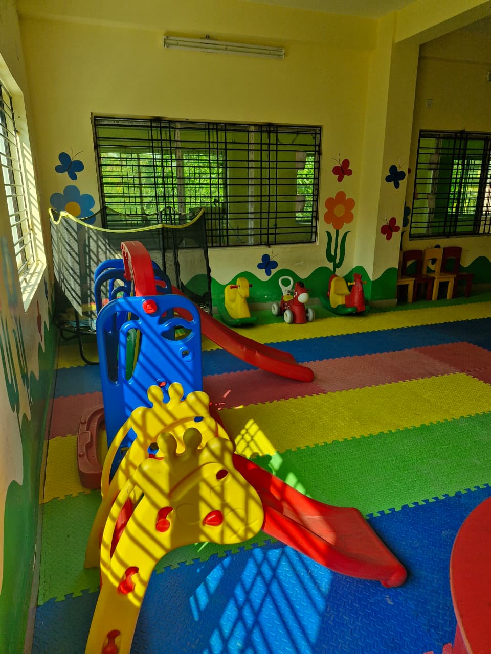 Pre-primary play zone